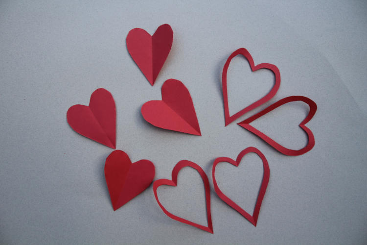 4x2 paper hearts for 4 times tables activity