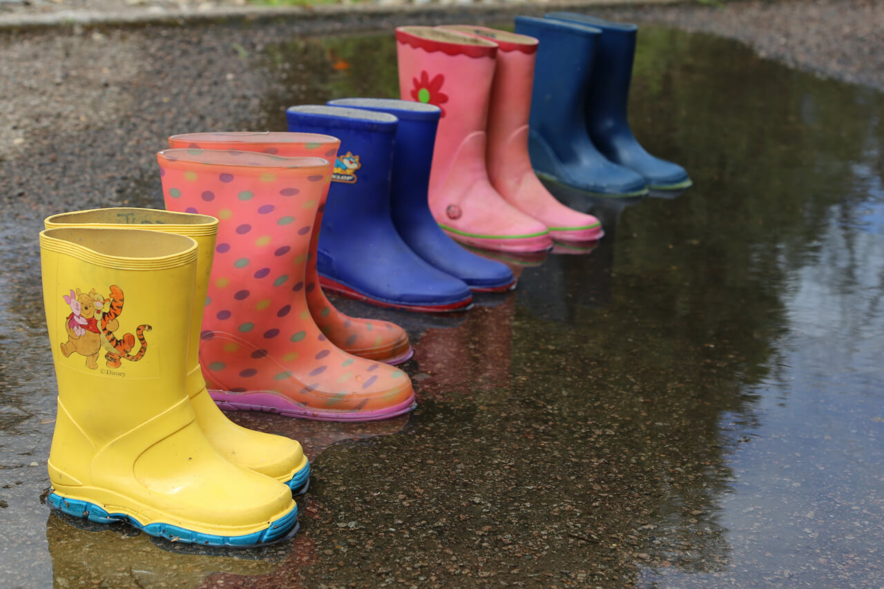 ten wellington boots, five pairs
