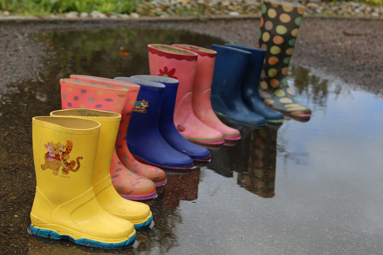 eleven wellington boots, five pairs and one odd boot