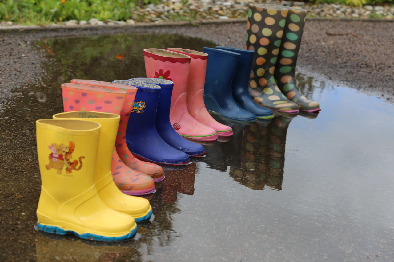 twelve wellington boots, sixpairs