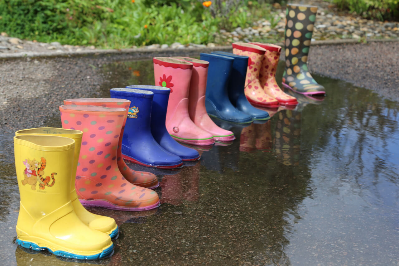 thirteen wellington boots, six pairs and one odd boot
